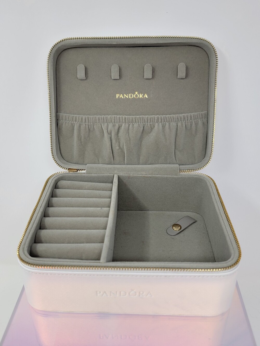 EUC Authentic PANDORA White Floral Embossed Travel Jewelry Box Case Gold Zipper